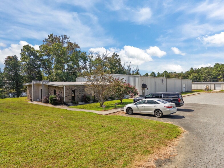 More Photos Of 2245 A Air Park Dr, Burlington Warehouse For Lease