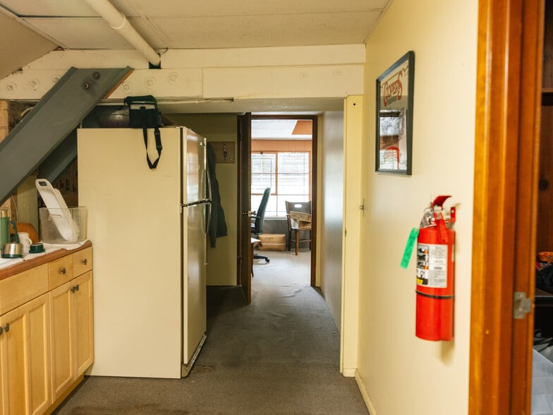 More Photos Of 212-234 SE 12th Ave, Portland Warehouse For Sale