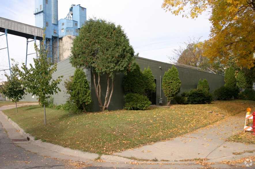 Primary Photo Of 3552-3556 Snelling Ave, Minneapolis Warehouse For Lease