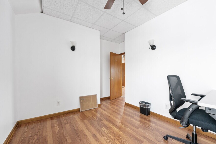 More Photos Of 28916 Euclid Ave, Wickliffe Office For Sale