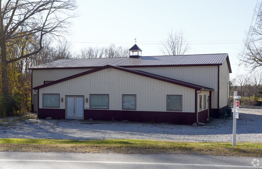 More Photos Of 1220 N Jackson St, Greencastle Flex For Sale