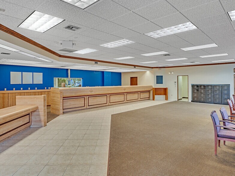 More Photos Of 4699 Nob Hill Rd, Sunrise Medical For Sale