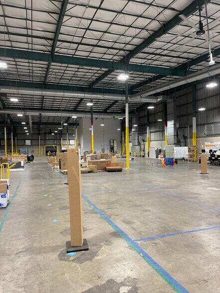 More Photos Of 10058 Airline Hwy, Saint Rose Warehouse For Lease