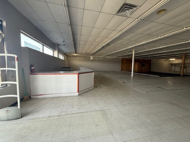 More Photos Of 1812-1816 S Limestone St, Springfield Freestanding For Lease