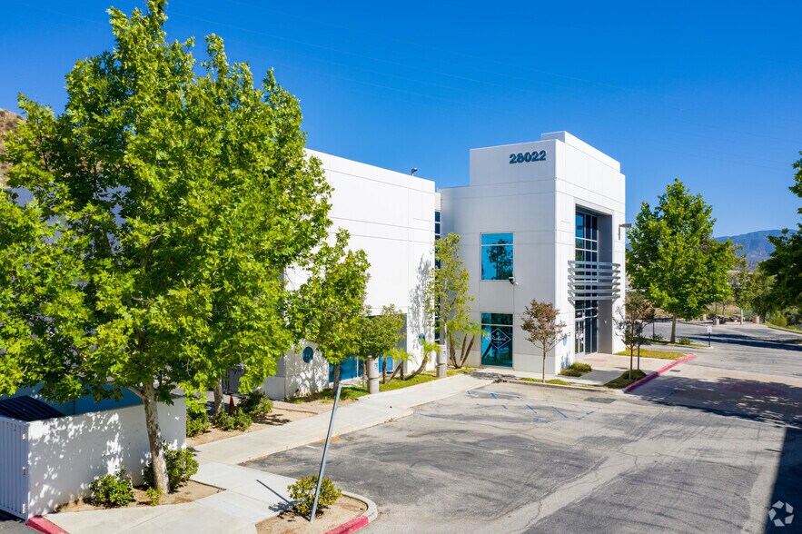 More Photos Of 28022 Industry Dr, Valencia Warehouse For Lease