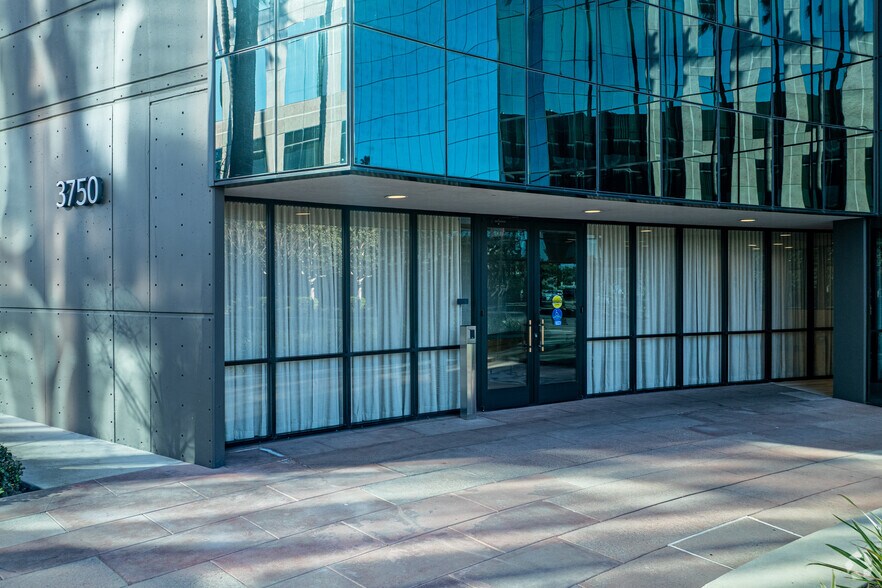 More Photos Of 3750 Kilroy Airport Way, Long Beach Office For Lease