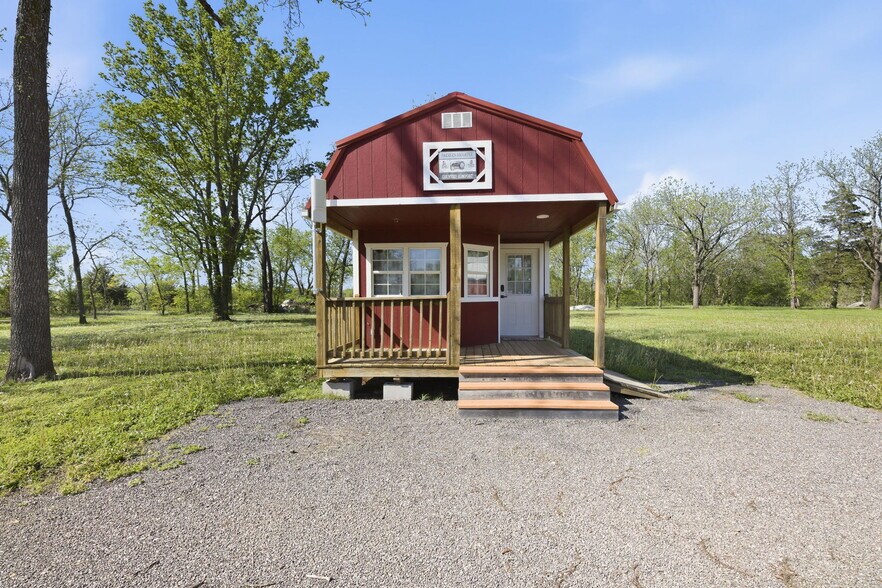 More Photos Of 74 2nd St, Moran Trailer Camper Park For Sale