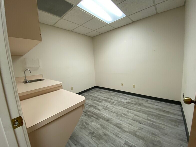 More Photos Of 918 Rolling Acres Rd, Lady Lake Medical For Lease