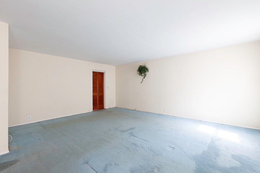 More Photos Of 30 Cooper Ave, Marlton Freestanding For Sale