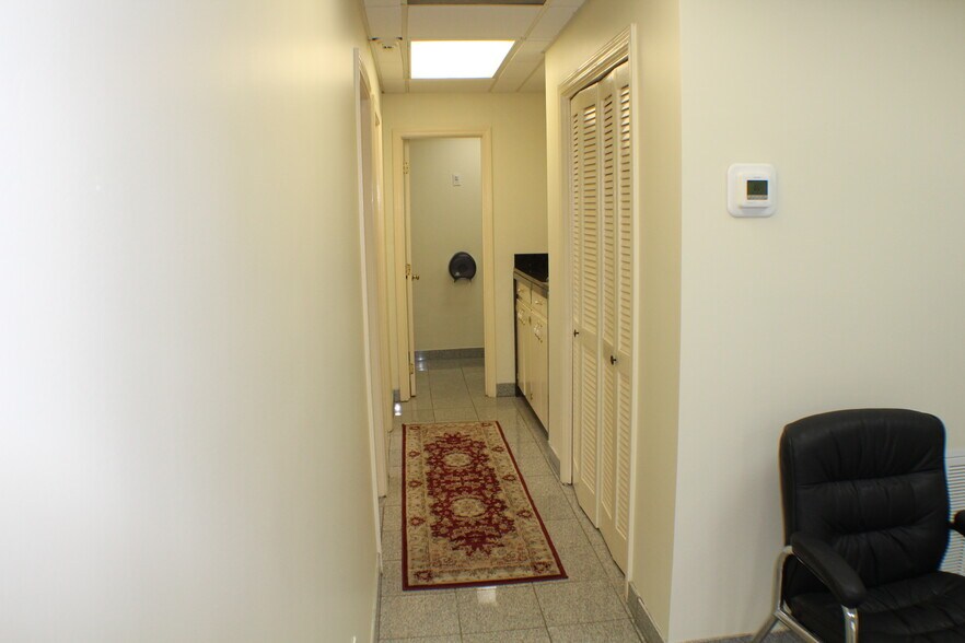 More Photos Of 1637 N Eastman Rd, Kingsport Office For Lease