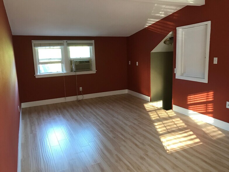 More Photos Of 119 Wesley (605 Miller) St, Silverton Apartments For Sale