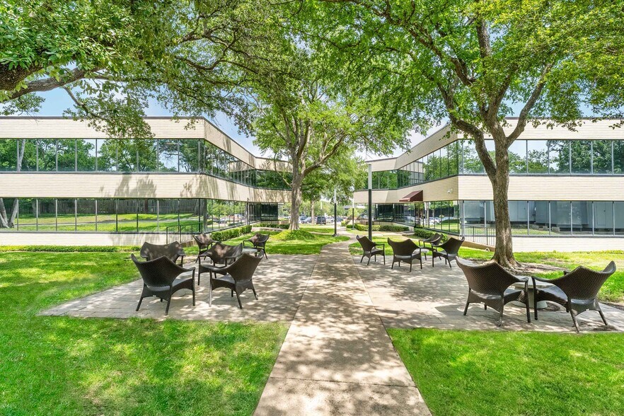 More Photos Of 6606 Lyndon B Johnson Fwy, Dallas Office For Lease