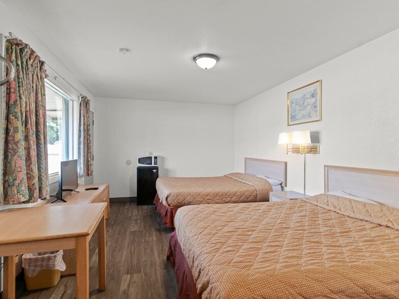 More Photos Of 116 NW 14th St, Abilene Hotel For Sale