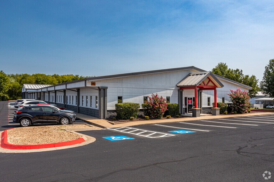 More Photos Of 2701 SE Otis Corley Dr, Bentonville Unknown For Lease