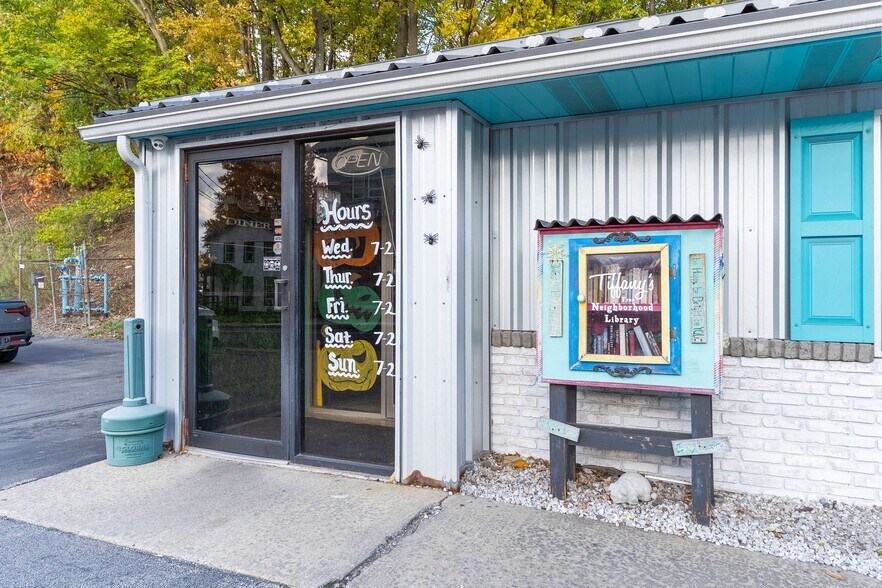 More Photos Of 45 S Walnut St, Sharpsville General Retail For Sale