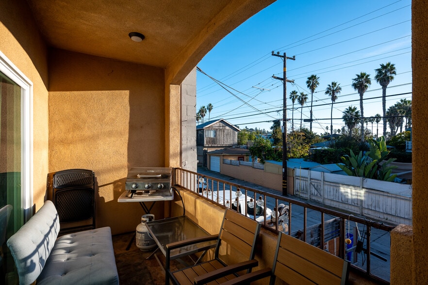 More Photos Of 4741 Point Loma Ave, San Diego Storefront Retail Residential For Sale