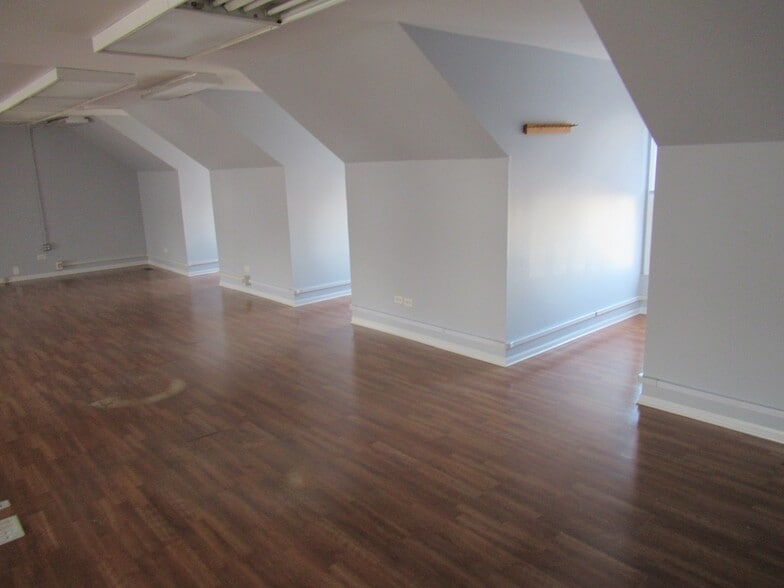 More Photos Of 5250 W Plattner Dr, Alsip Warehouse For Lease