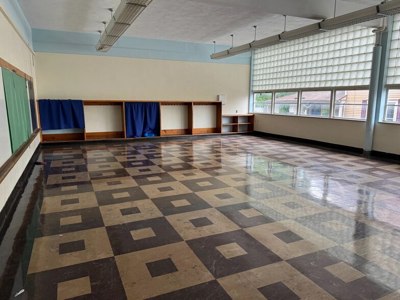 More Photos Of 89 E Genesee St, Auburn Flex For Sale