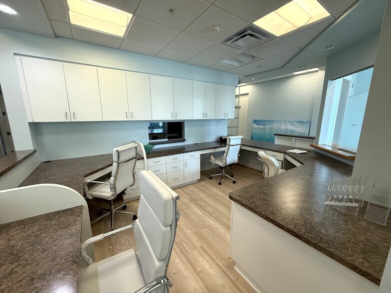 More Photos Of 2068 Hawthorne St, Sarasota Medical For Lease