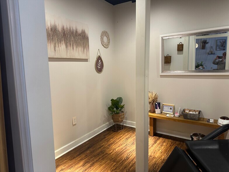 More Photos Of 72-96 Orchard Park Dr, Greenville General Retail For Lease