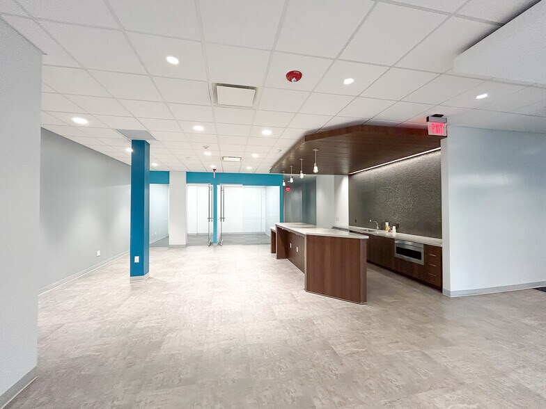 More Photos Of 3 Dauphin St, Mobile Office For Lease