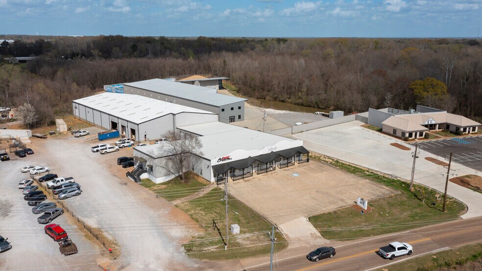 More Photos Of 148 Weisenberger Rd, Madison Flex For Lease