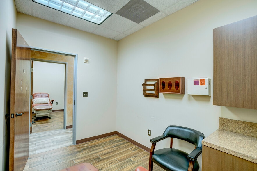 More Photos Of 7711 San Jacinto Pl, Plano Medical For Lease