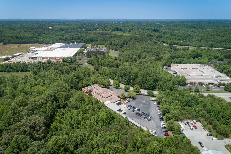 More Photos Of 3195 Centre Park Blvd, Winston-Salem Manufacturing For Sale