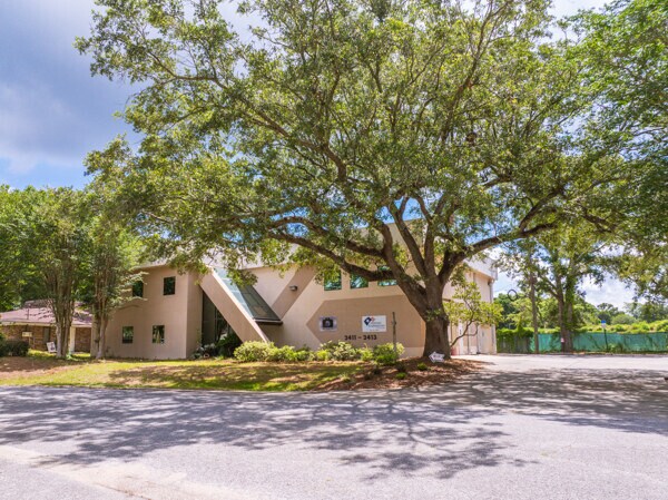 More Photos Of 2411-2413 Executive Plaza Rd, Pensacola Medical For Lease
