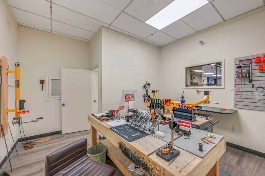 More Photos Of 116-120 Monahan Ave, Dunmore Flex For Lease