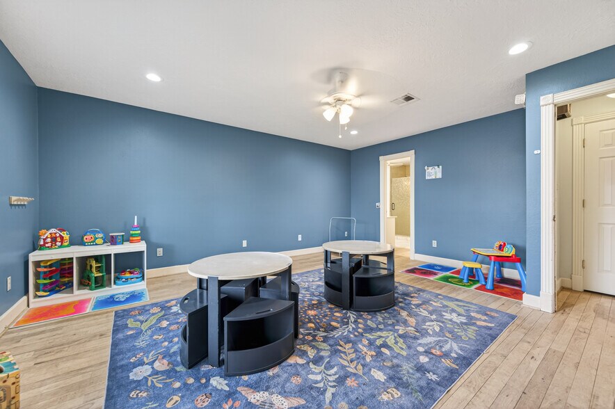 More Photos Of 8911 West Ln, Magnolia Office For Sale