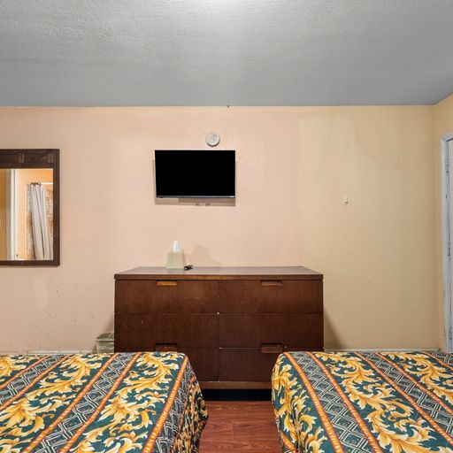 More Photos Of 928 8th Ave N, Texas City Hotel For Sale