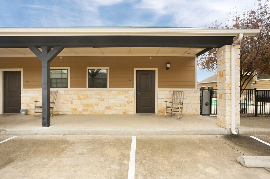 More Photos Of 301 W State Highway 72, Kenedy Hotel For Sale