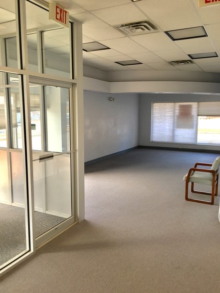 More Photos Of 65 N Dupont Hwy, Dover Medical For Sale