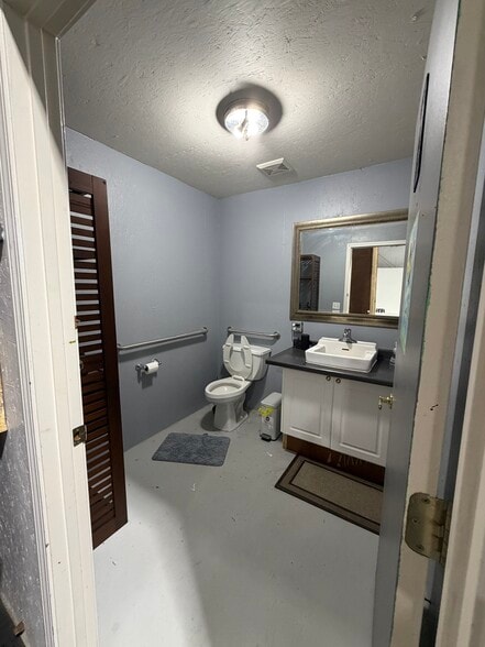 More Photos Of 898 Bradford St SW, Gainesville Warehouse For Lease