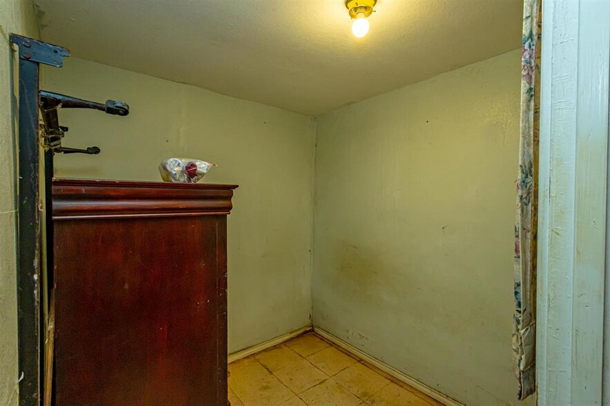 More Photos Of 1801 San Bernardo Ave, Laredo General Retail For Sale