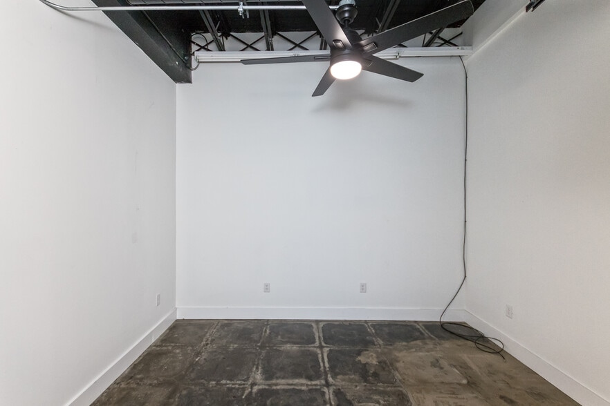 More Photos Of 46 Aston St, Asheville Light Manufacturing For Lease