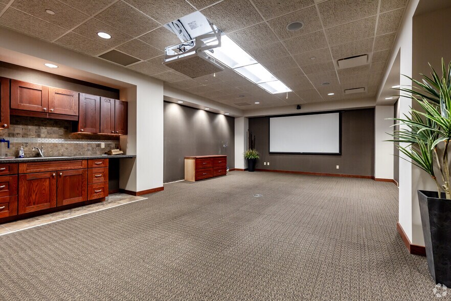 More Photos Of 120 E Clark St, Freeport Warehouse For Sale