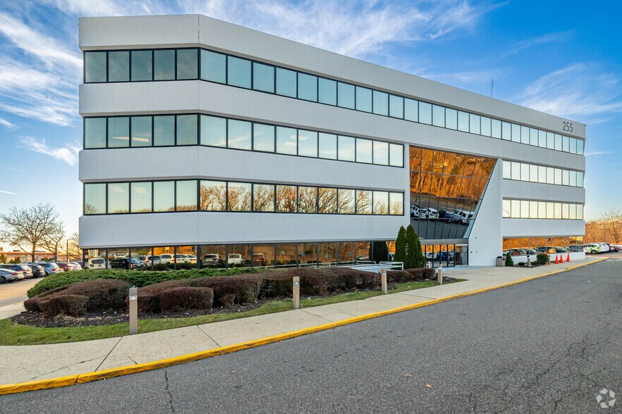 Primary Photo Of 255 Executive Dr, Plainview Medical For Lease