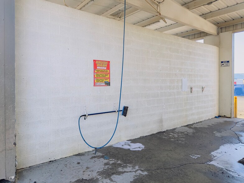 More Photos Of 1027 Linden Ave, Lewiston Carwash For Sale