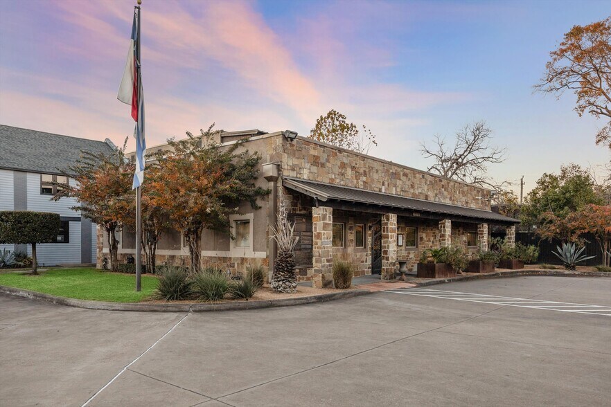 Primary Photo Of 1221 Studewood St, Houston Medical For Sale