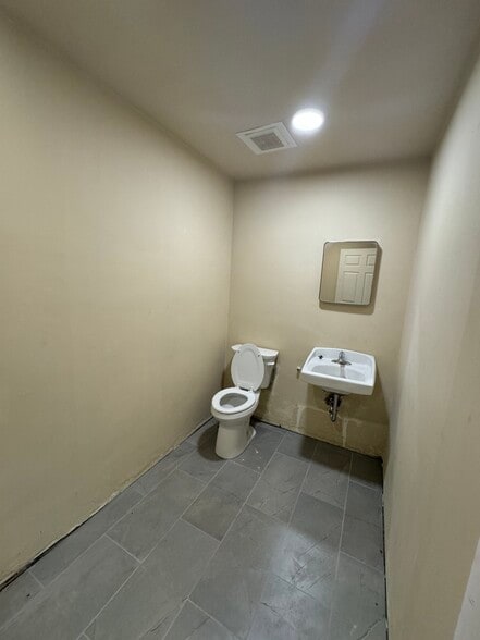 More Photos Of 315 Huntingdon Pike, Rockledge Storefront For Lease