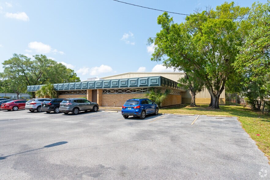 More Photos Of 5609 W Sligh Ave, Tampa Manufacturing For Sale