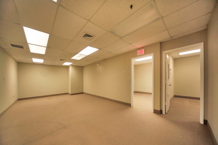 More Photos Of 13801-13807 NW 4th St, Sunrise Warehouse For Lease