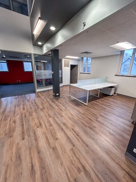More Photos Of 30 N Lincoln St, Batavia Office For Lease