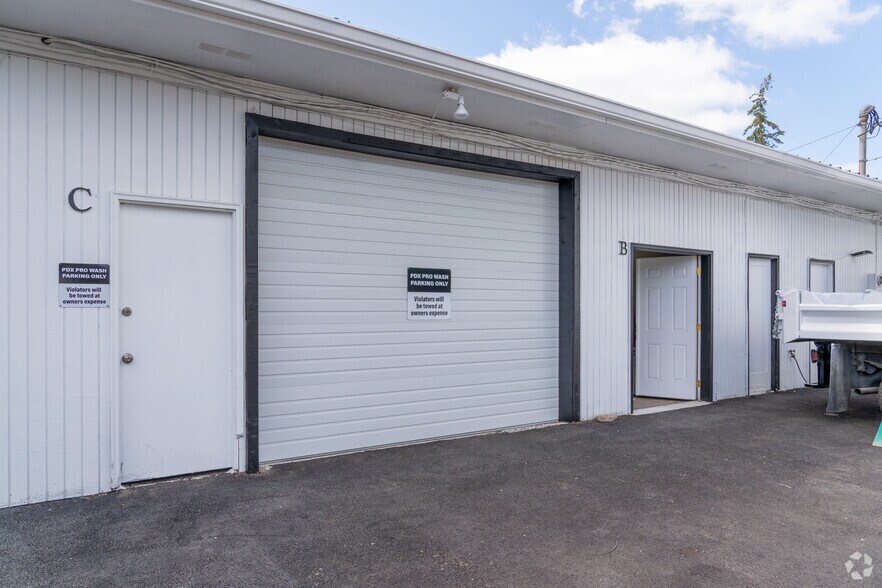 More Photos Of 18435 SW Pacific Hwy, Tualatin Auto Dealership For Sale