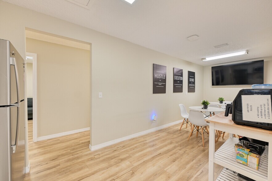 More Photos Of 1824 Blanding Blvd, Jacksonville Medical For Sale