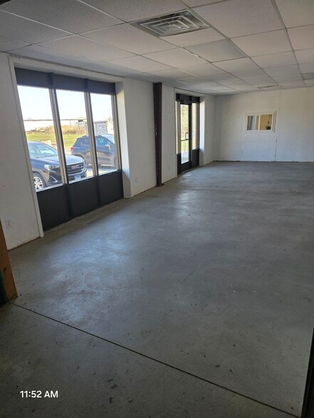 More Photos Of 9966 Samuel Rd, Carterville Self Storage For Sale
