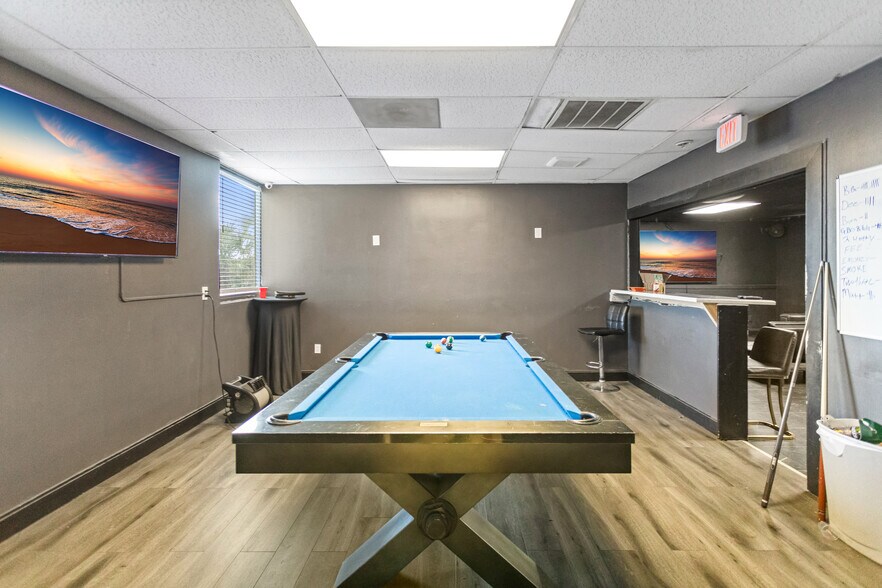 More Photos Of 2025 N Dixie Hwy, Pompano Beach Storefront Retail Office For Sale