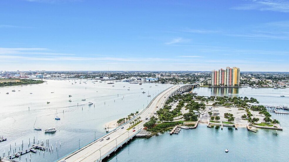 More Photos Of 2638 Lake Dr, Riviera Beach Apartments For Sale